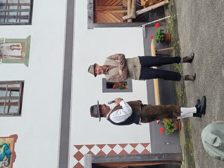 Prireditev DEKD pri Juvanovi hiši